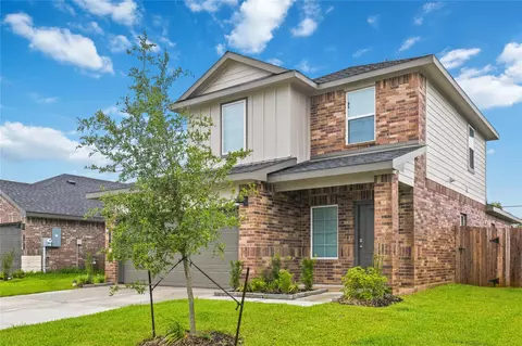 7 Robin Ct, Angleton, TX 77515