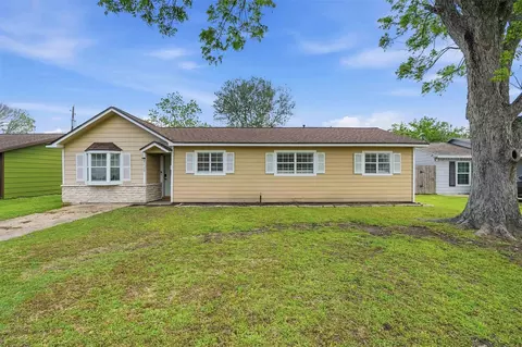 2117 Estate Dr, Deer Park, TX 77536