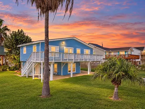 16622 Captain Kidd Rd, Jamaica Beach, TX 77554