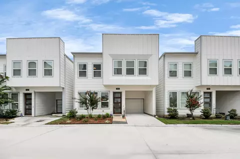 9016 Lonestar River Ln, Houston, TX 77080