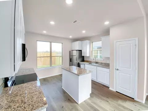 Kitchen - 13071 Clearview Dr, Willis, TX 77318 photo 2 of 3