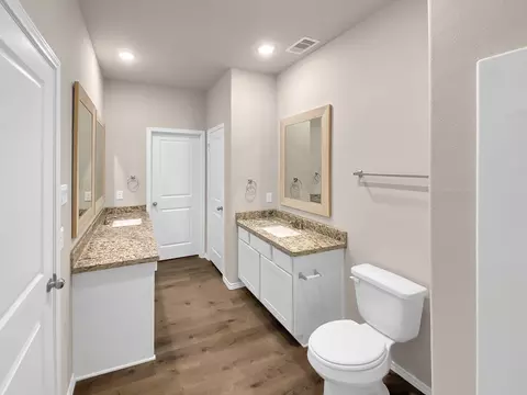 Bath - 13071 Clearview Dr, Willis, TX 77318 photo 1 of 3