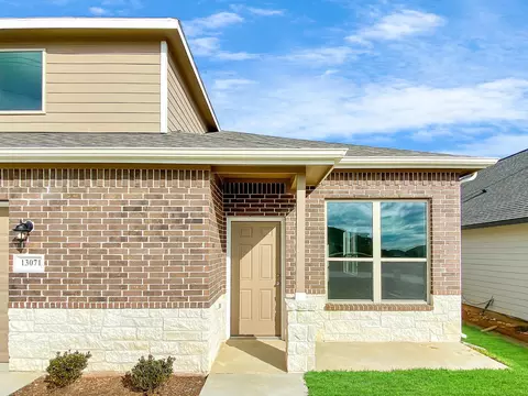 Exterior - 13071 Clearview Dr, Willis, TX 77318 photo 4 of 5
