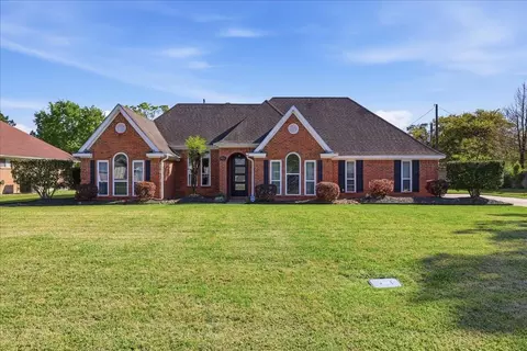 2807 Bear Trl, Orange, TX 77632
