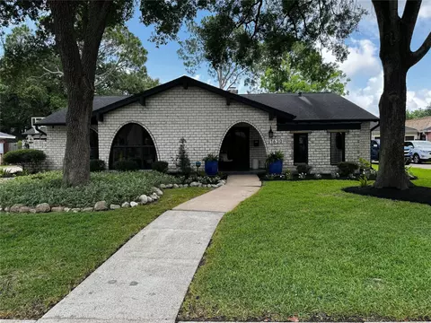 1630 Bowline Rd, Houston, TX 77062