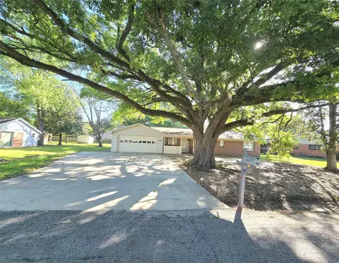 607 S Main St, Dayton, TX 77535