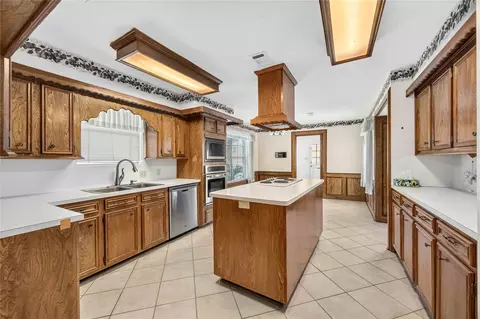 Kitchen - 6302 Meadowtrace Dr, Spring, TX 77389 photo 3 of 4
