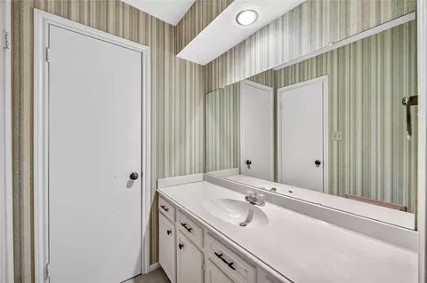 Bath - 6302 Meadowtrace Dr, Spring, TX 77389 photo 6 of 9
