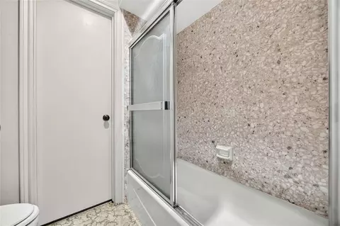 Bath - 6302 Meadowtrace Dr, Spring, TX 77389 photo 5 of 9