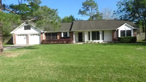 803 Briarmeadow Ave, Friendswood, TX 77546