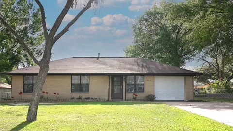 713 Burleson St, Brenham, TX 77833