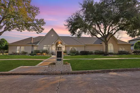 16001 Kevindale Ct, Houston, TX 77040