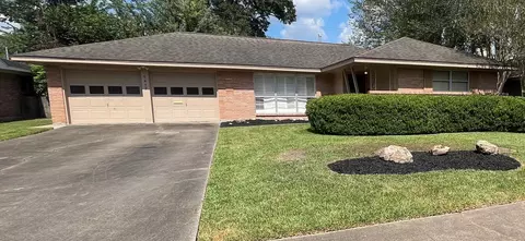 5442 Kinglet St, Houston, TX 77096