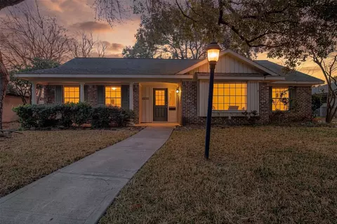 18230 Caprice Ln, Houston, TX 77058