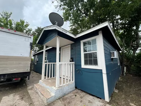 2117 Russell St, Houston, TX 77026
