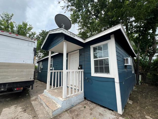 2117 Russell St, Houston, TX 77026