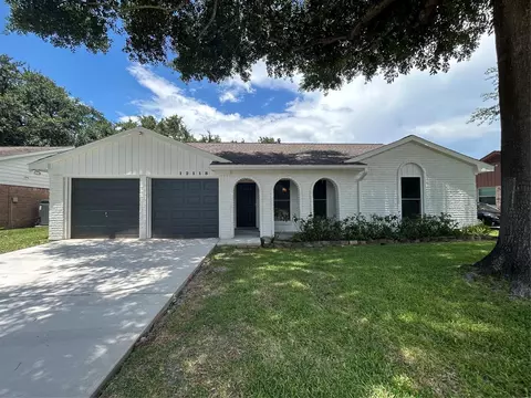 12118 Dorrance Ln, Meadows Place, TX 77477