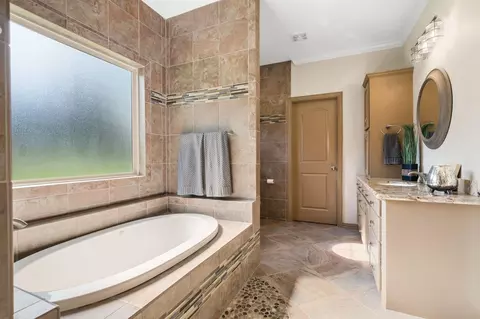 Bath - 14742 Cypress Dr, Conroe, TX 77302 photo 3 of 6