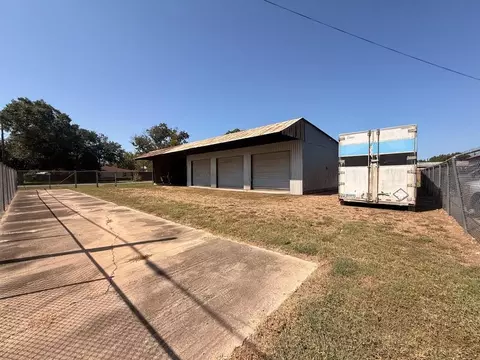 900 Spring St, Columbus, TX 78934