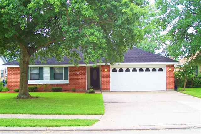82 Alexander Ct, Angleton, TX 77515 photo 1