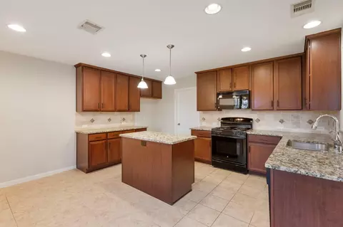 Kitchen - 7130 Edwanna Ln, Spring, TX 77389 photo 3 of 5