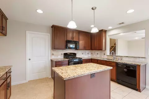 Kitchen - 7130 Edwanna Ln, Spring, TX 77389 photo 4 of 5