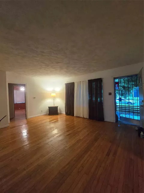 5659 Westover St, Houston, TX 77033