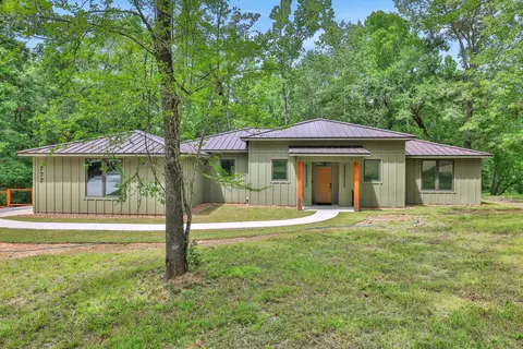 777 S Cape Royale Dr, Coldspring, TX 77331