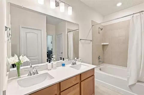 Bath - 25415 Alpine Switchback Dr, Spring, TX 77373 photo 1 of 2
