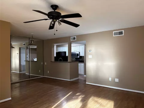 4001 Nasa Pkwy #133, El Lago, TX 77586