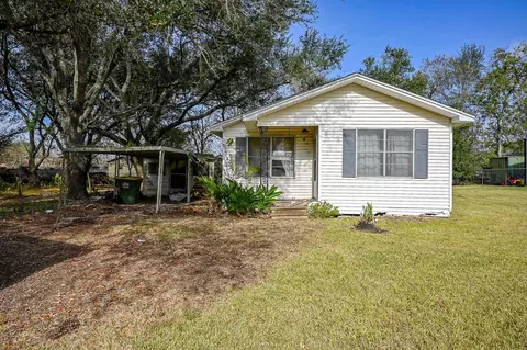 5905 Willow Dr, Pearland, TX 77584