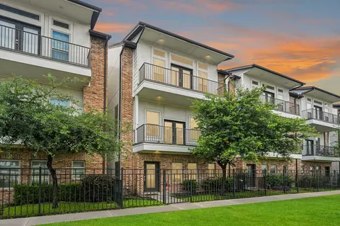 727 Schwartz St, Houston, TX 77020