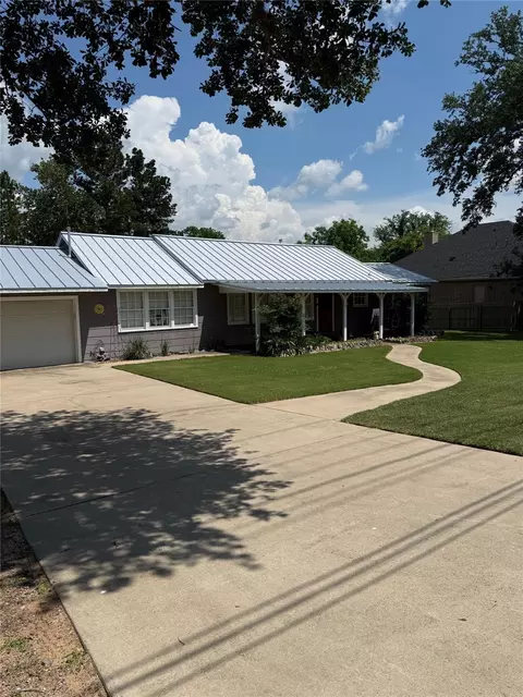 601 S Masonic St, Bellville, TX 77418