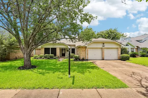 3222 Kempwood Dr, Sugar Land, TX 77479