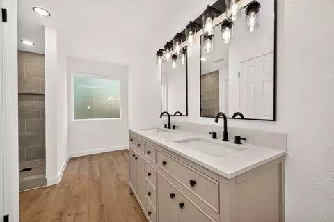 Bath - 2231 Rolling Glen Dr, Spring, TX 77373 photo 2 of 3