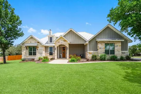 100 Calvary Dr, Adkins, TX 78101