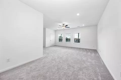 Living - 14970 Eagle Feather Dr, Houston, TX 77090 photo 4 of 6