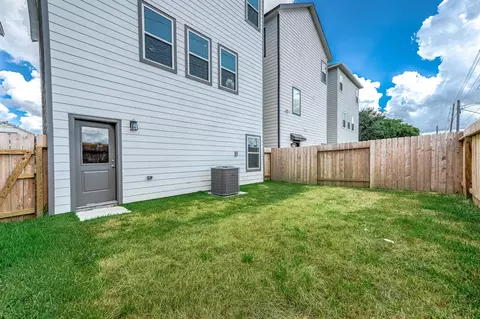 Exterior - 14970 Eagle Feather Dr, Houston, TX 77090 photo 5 of 7