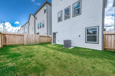 Exterior - 14970 Eagle Feather Dr, Houston, TX 77090 photo 4 of 7