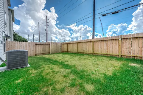 Exterior - 14970 Eagle Feather Dr, Houston, TX 77090 photo 3 of 7