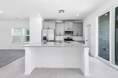 Kitchen - 14970 Eagle Feather Dr, Houston, TX 77090 photo 3 of 4