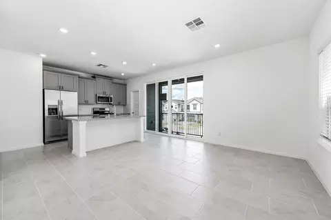 Living - 14970 Eagle Feather Dr, Houston, TX 77090 photo 2 of 6