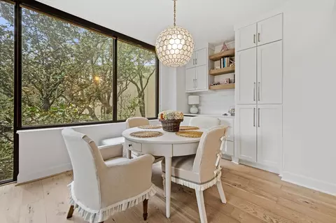 14 Greenway Plz #2P, Houston, TX 77046