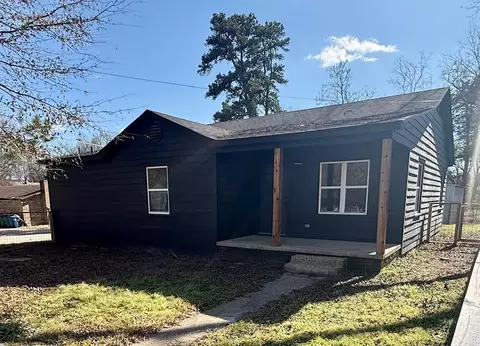 314 E Madison St, Overton, TX 75684