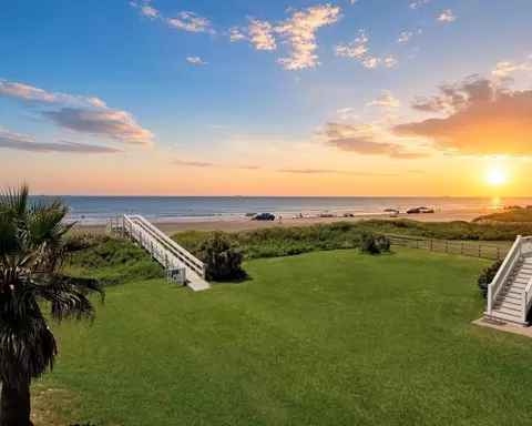 820 Brint Dr, Crystal Beach, TX 77650
