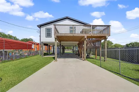 206 19th St, Dickinson, TX 77539