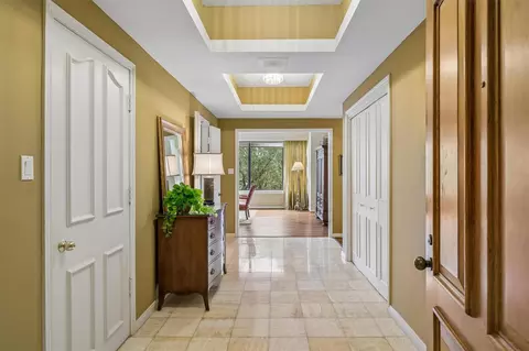 101 Westcott St #305, Houston, TX 77007