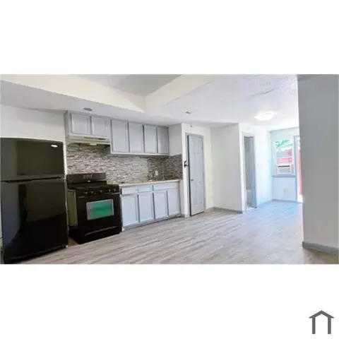 6101 Hirsch Rd, Houston, TX 77026