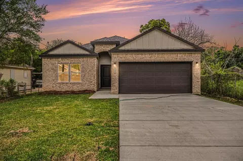 2301 Boss St, La Marque, TX 77568