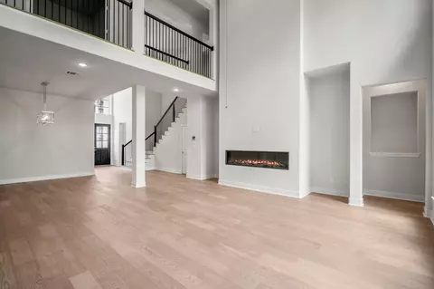 Living - 208 Lilac Tree Ct, Willis, TX 77318 photo 4 of 8